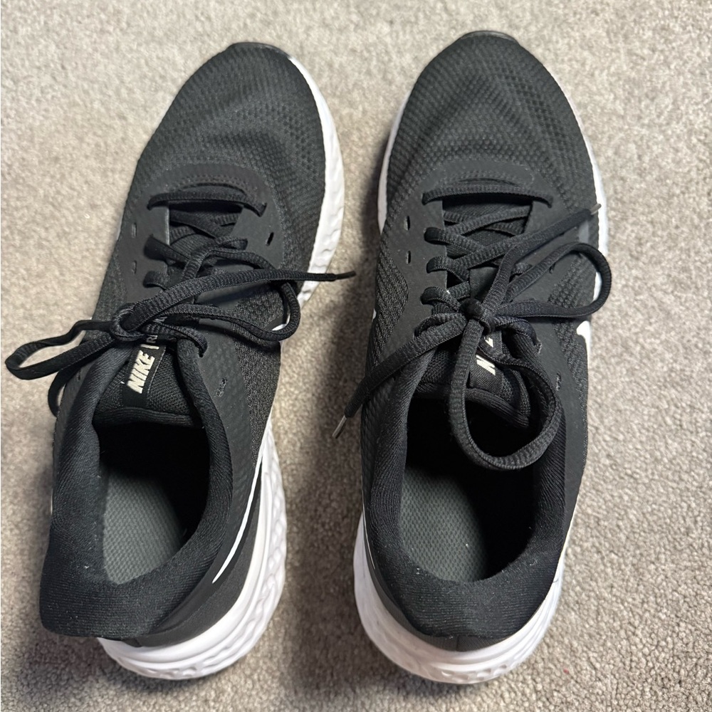Nike Black and White Athletic Sneakers - Picture 7 of 7